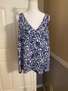 Lilly Pulitzer Navy & White Floral V-Neck Reversible sleeveless Blouse